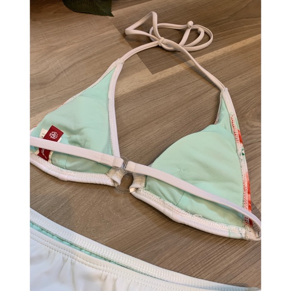 GUESS | beautiful floral bikini top and bottoms - Picture 6 of 13